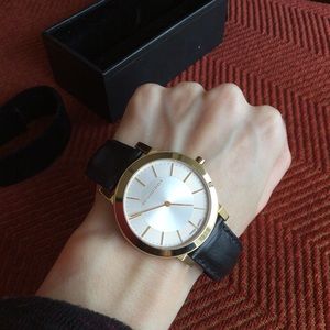 BURBERRY Black Leather Circle Watch